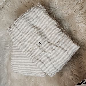 Hearth & Hand with Magnolia king shams